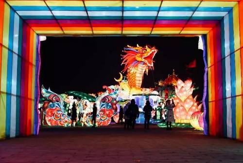 中国灯 耀神州 2018华侨城·自贡灯会西安城墙亮灯仪式华彩绽放