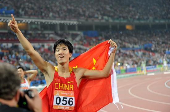 点赞！新华社联合张裕珍藏版五星致敬改革开放四十周年