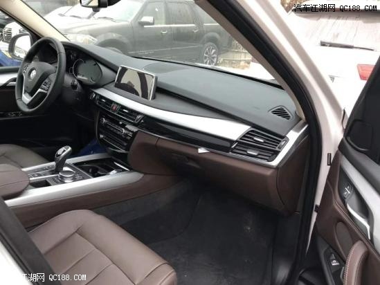 18款宝马X53.0T中东版白棕天津港现车报价