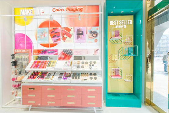 快时尚品牌旗舰店如何与年轻人对话？