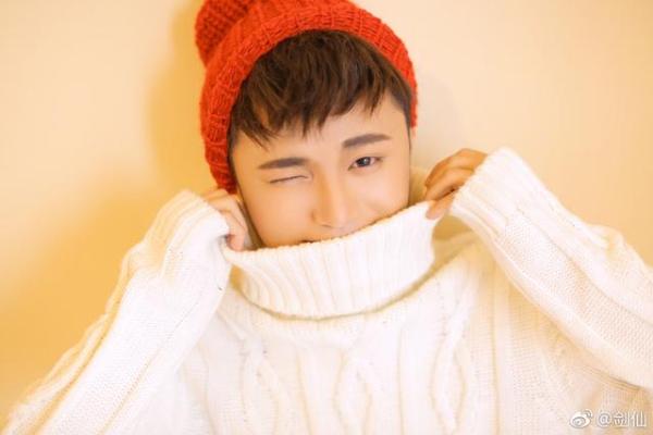 王者荣耀第一暖男主播 剑仙庆生送母亲百万豪车