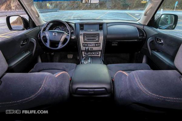 当巡逻兵遭遇巡洋舰 对比试驾途乐4.0L陆巡4.0