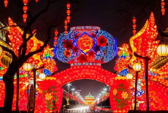 中国灯 耀神州 2018华侨城·自贡灯会西安城墙亮灯仪式华彩绽放