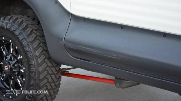 造型夸张的稀有物种 五十铃Vehicross Ironman特别版