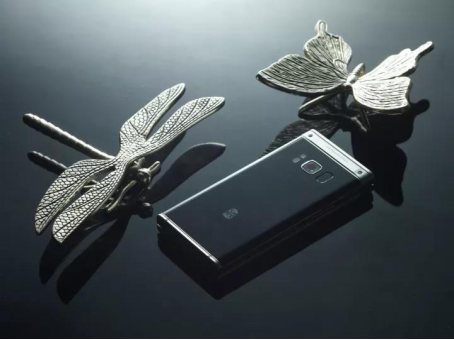 从苏州园林的匠心设计看三星W2018的至善至美