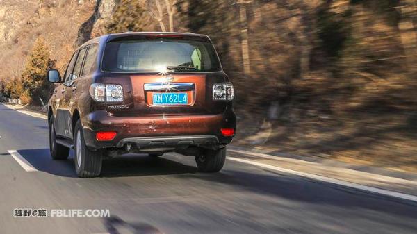 当巡逻兵遭遇巡洋舰 对比试驾途乐4.0L陆巡4.0