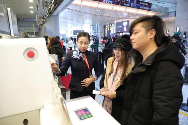 2018年春运首日东航预计运送旅客超过30万人次