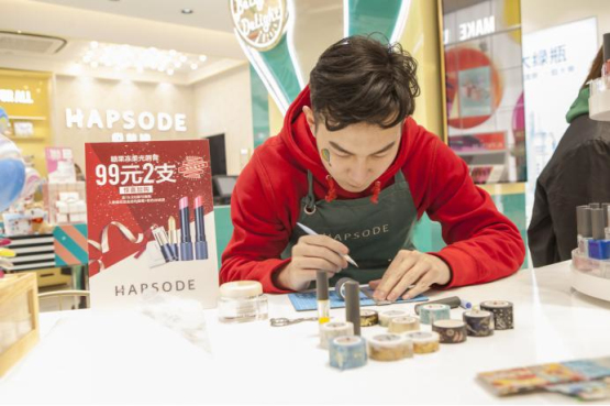 快时尚品牌旗舰店如何与年轻人对话？