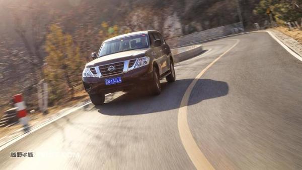 当巡逻兵遭遇巡洋舰 对比试驾途乐4.0L陆巡4.0