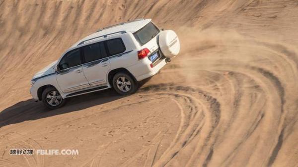 当巡逻兵遭遇巡洋舰 对比试驾途乐4.0L陆巡4.0