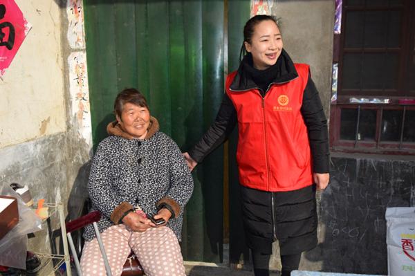 焦作爱心人士情牵贫困女童 小年爱心传温暖