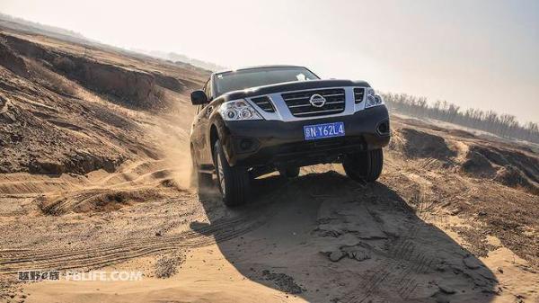 当巡逻兵遭遇巡洋舰 对比试驾途乐4.0L陆巡4.0