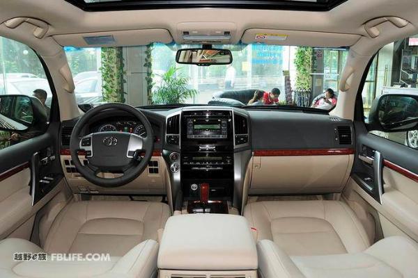 当巡逻兵遭遇巡洋舰 对比试驾途乐4.0L陆巡4.0