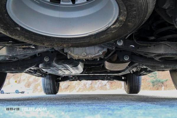 当巡逻兵遭遇巡洋舰 对比试驾途乐4.0L陆巡4.0