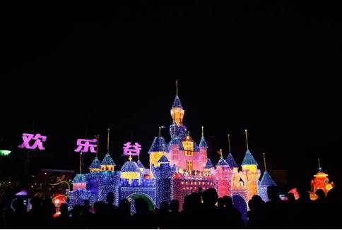 中国灯 耀神州 2018华侨城·自贡灯会西安城墙亮灯仪式华彩绽放