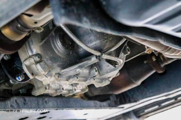 当巡逻兵遭遇巡洋舰 对比试驾途乐4.0L陆巡4.0