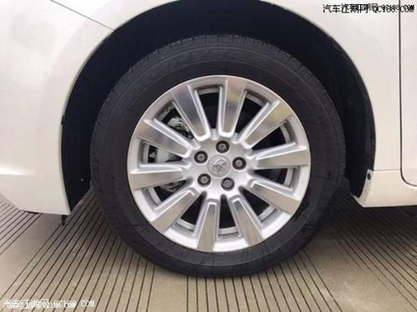 2017款丰田塞纳3.5L车身红色LED尾灯体验