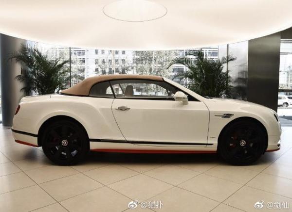 王者荣耀第一暖男主播 剑仙庆生送母亲百万豪车