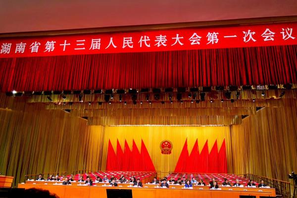 解读省“两会”&nbsp;尹峰为振兴经济建言献策