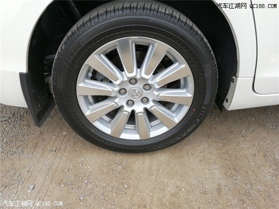 丰田塞纳2017款报价配置参数油耗解析