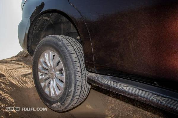 当巡逻兵遭遇巡洋舰 对比试驾途乐4.0L陆巡4.0