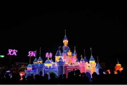 “华侨城·自贡灯会”盛大启幕 十二城彩灯点亮中国年