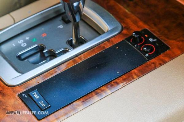 当巡逻兵遭遇巡洋舰 对比试驾途乐4.0L陆巡4.0