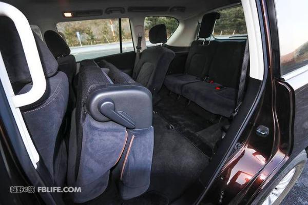 当巡逻兵遭遇巡洋舰 对比试驾途乐4.0L陆巡4.0