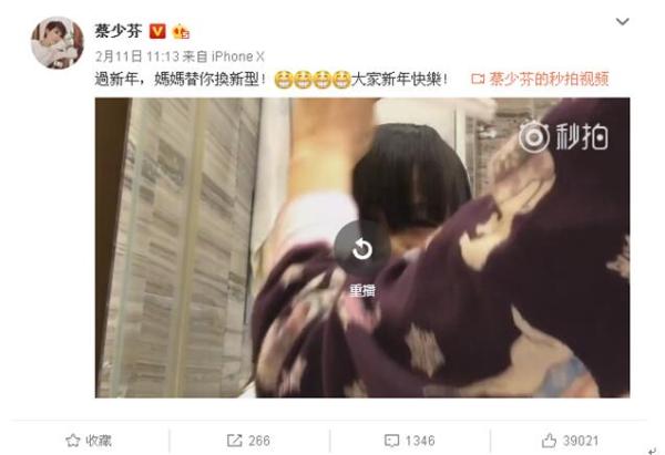 蔡少芬为女儿理发 动作熟练手艺精湛