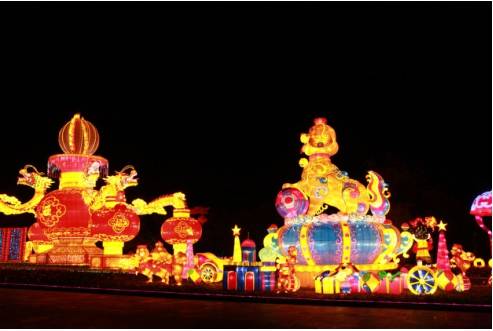 “华侨城·自贡灯会”盛大启幕 十二城彩灯点亮中国年