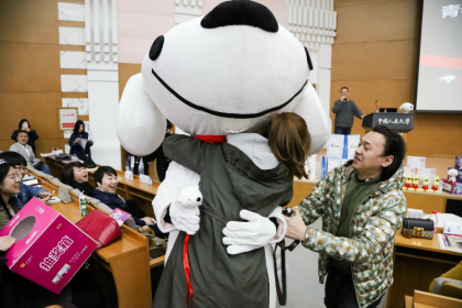 学院奖人大“创意大讲堂” 京东携创意实力“返校”