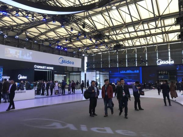 美的U净24h无人自助洗衣房惊艳亮相上海AWE