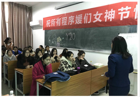 女生学什么好?在北大青鸟,每个程序媛都会被宠上天!