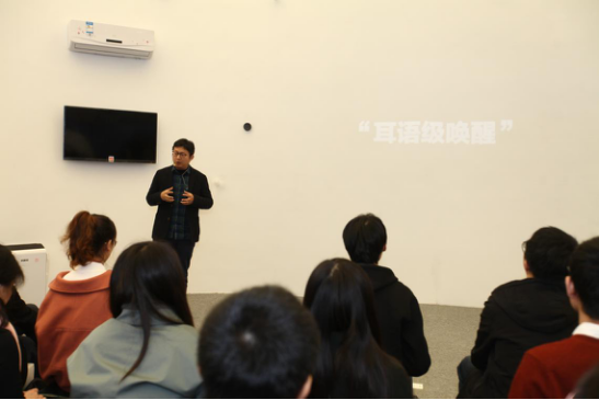 Rokid新品Mini亮相AWE 赋能IoT打造全屋智能语音体验