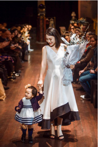 董完了亮相巴黎时装周，The Little Avery全球新品发布完美落幕！