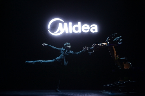 机器人强势抢头条 ——美的精彩亮相2018AWE