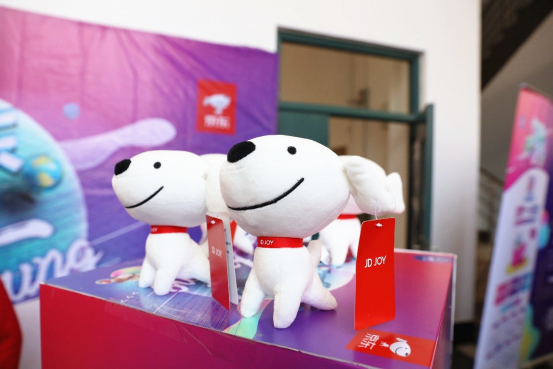 青春派 一起来 京东点燃学院奖巡讲第一把创意之火