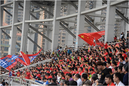 中国东兴-越南芒街共办元宵节足球赛贺新春