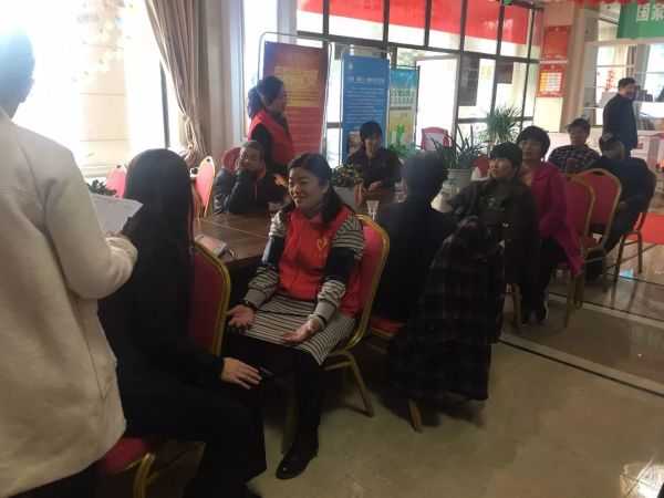维健乐走进养老社区开展义务服务