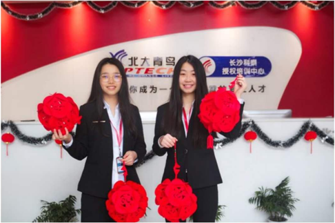 女生学什么好?在北大青鸟,每个程序媛都会被宠上天!