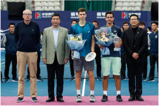 珠海网球公开赛梅开二度