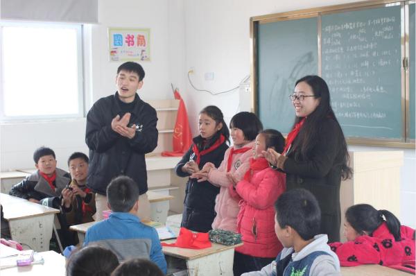 “一杯水的约定”赴约安徽，孩子们从此喝上干净水