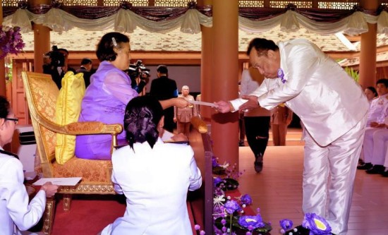 妆蕾RAY为泰国皇室献上贡品