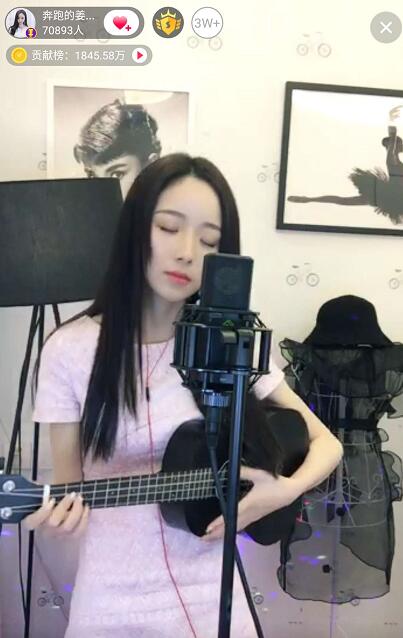 迅雷直播姜允儿改编《老男孩》 声音太醉人了！