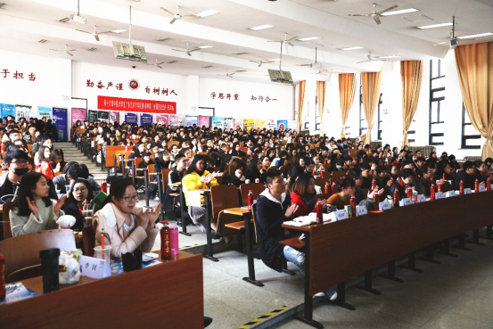 青春派 一起来 京东点燃学院奖巡讲第一把创意之火