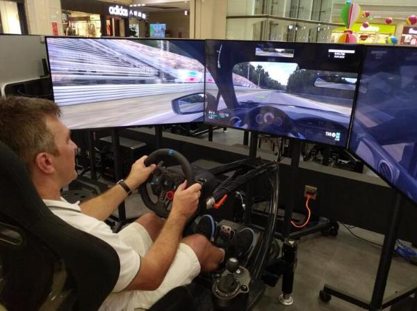 当赛车遇上电竞，有了这家超火电竞馆