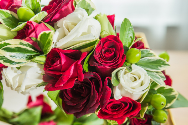 亚朵联手MES每实打造“致爱主题房”，5月20日为爱情筑巢