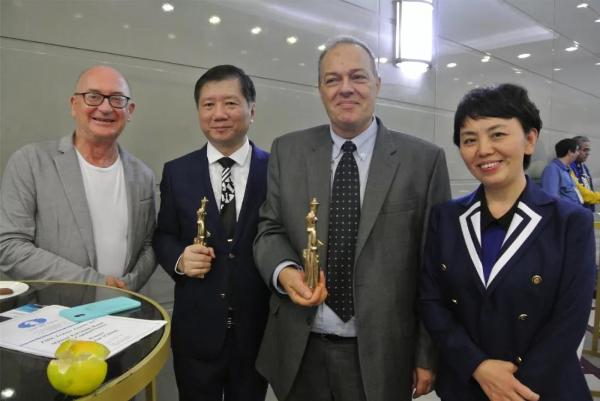 徐俊获颁2017年国际棋联最佳男棋手教练员奖