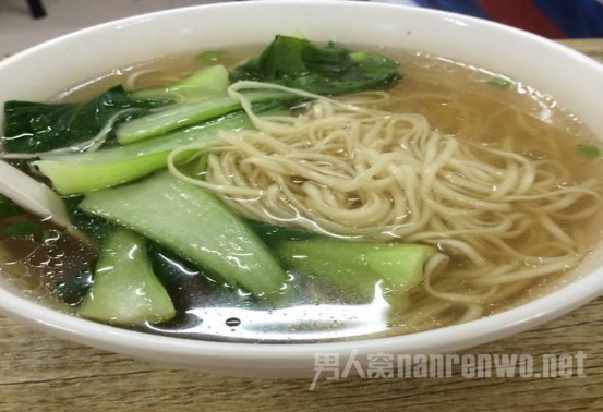 厦门机场青菜面天价 网友：机场饭吃不起