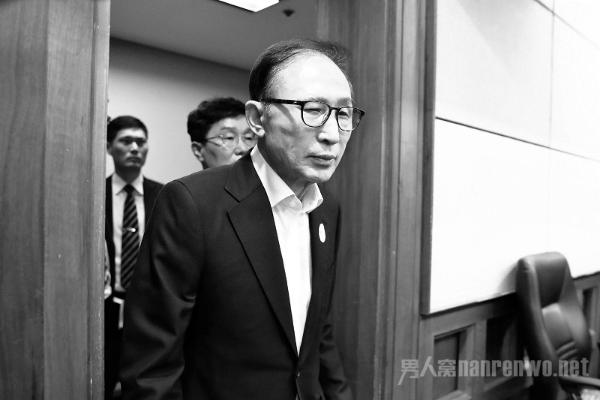 韩国检方要求法院判处李明博20年有期徒刑